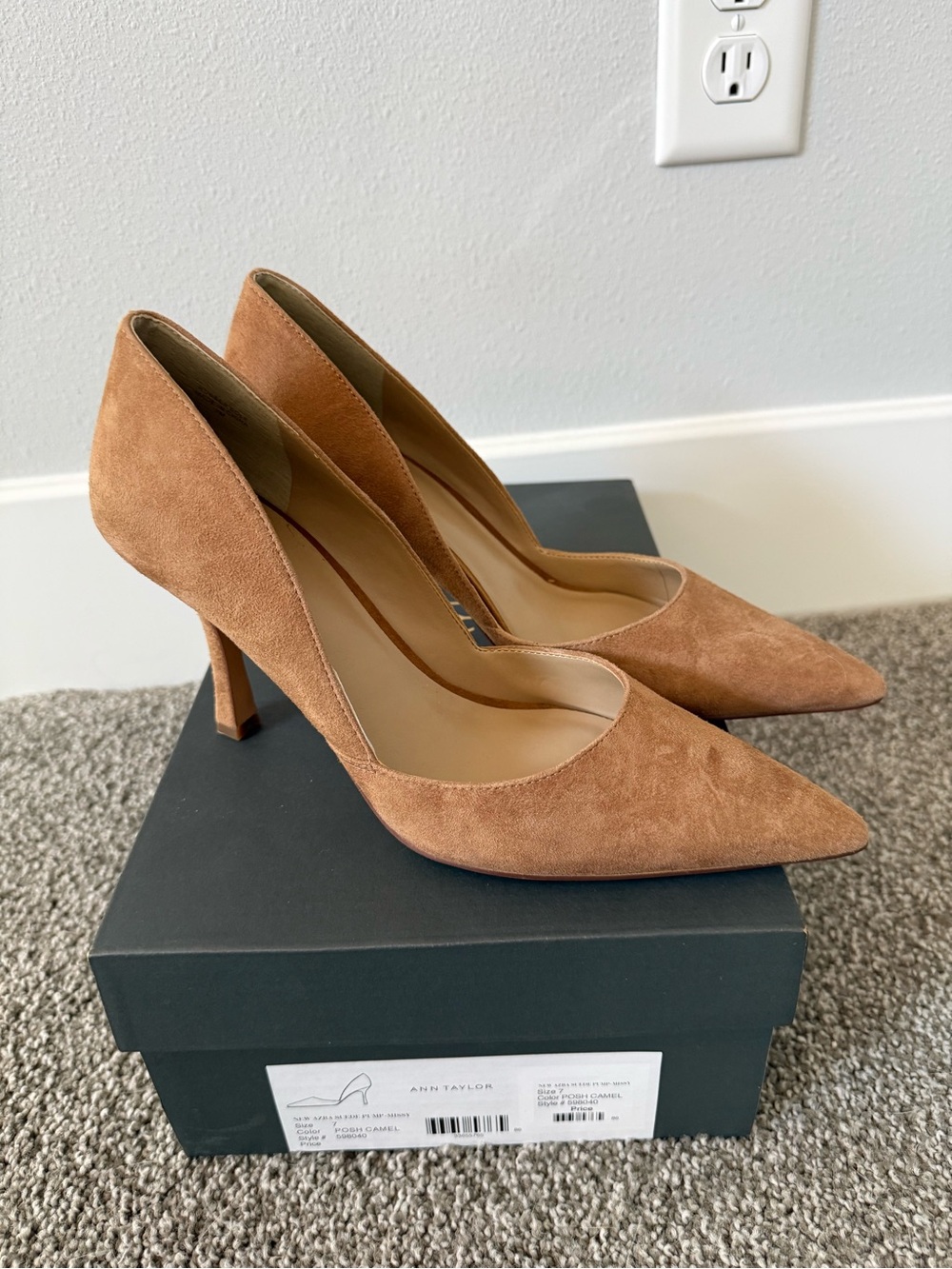 Ann Taylor Azra Suede Pointed Toe Pumps 598040 Tan Posh Camel Size 7 New